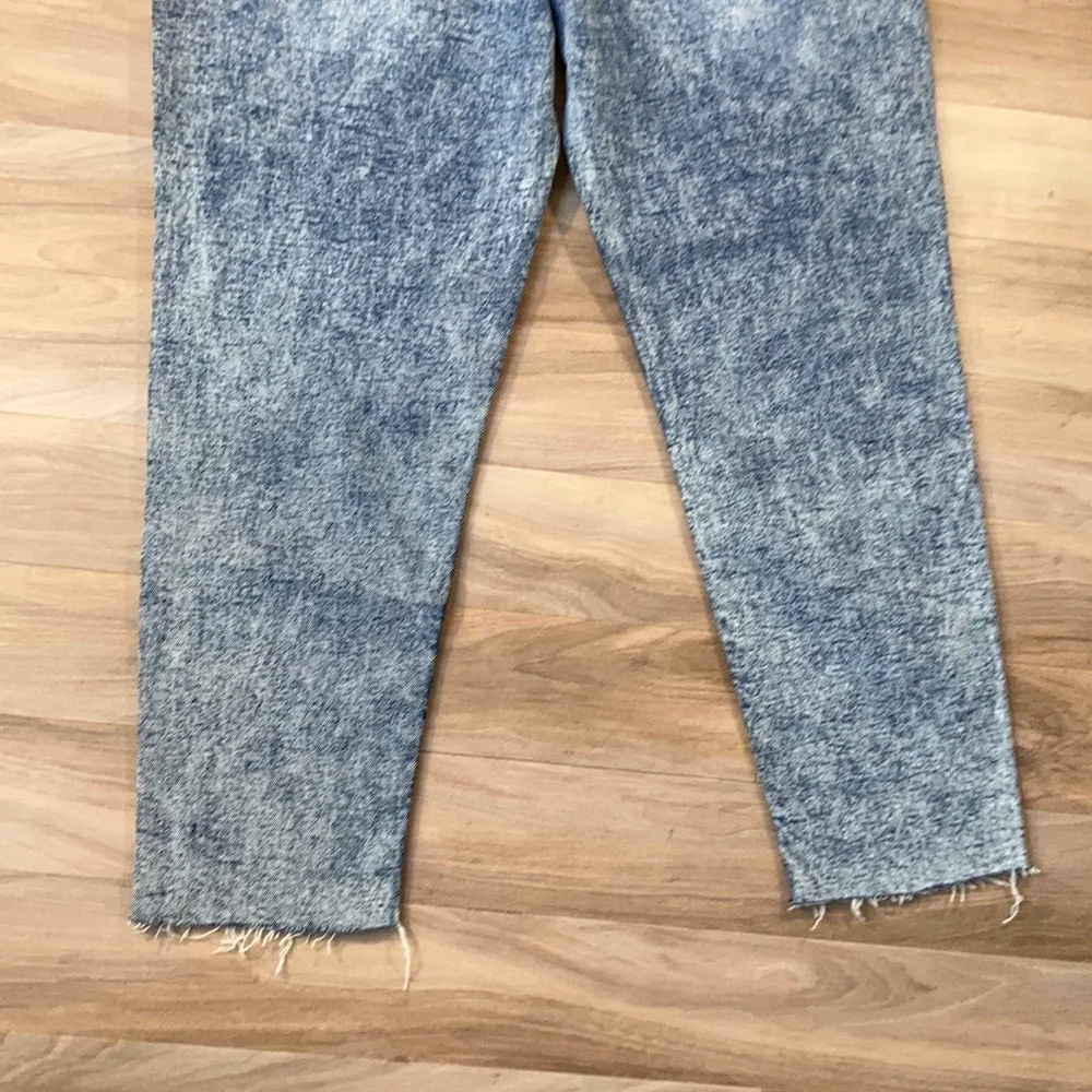 SO high rise MOM JEAN acid wash denim raw edge hem retro jean size 11 / 30 - Picture 7 of 16
